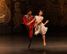 “O Quebra-Nozes”: montagem do Teatro Guaíra emociona plateia lotada na primeira noite de apresentação