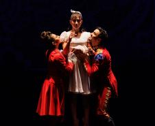 “O Quebra-Nozes”: montagem do Teatro Guaíra emociona plateia lotada na primeira noite de apresentação