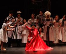 “O Quebra-Nozes”: montagem do Teatro Guaíra emociona plateia lotada na primeira noite de apresentação