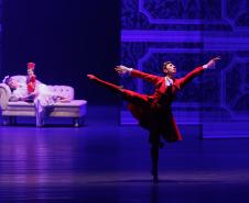 “O Quebra-Nozes”: montagem do Teatro Guaíra emociona plateia lotada na primeira noite de apresentação