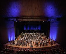 O concerto de aniversário da OSP foi executado em uma formação monumental, reunindo 116 instrumentistas no palco, além de um coro com 80 vozes.