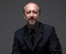 O maestro Abel Rocha que irá conduzir o concerto de abertura da Oficina de Música de Curitiba.