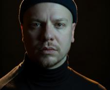 “O Preso” estreia no Teatro Zé Maria com crítica à corrupção, ao fanatismo e à falsa moral