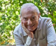 Uma série de atrações  da Oficina de Música de Curitiba estarão presentes nos palcos do Teatro Guaíra, entre elas a apresentação de Francis Hime.   