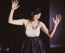 “Ísis”: Vida Santos leva ao Miniauditório um monólogo intimista sobre a memória de uma mulher