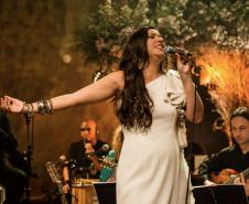 Uma série de atrações  da Oficina de Música de Curitiba estarão presentes nos palcos do Teatro Guaíra, entre elas a apresentação de Maytê Corrêa no show  Minhas Andanças , que acontece no Guairinha.