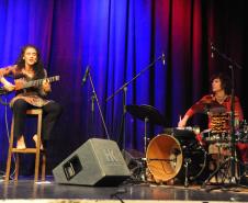 Uma série de atrações  da Oficina de Música de Curitiba estarão presentes nos palcos do Teatro Guaíra, entre elas a apresentação do duo   de Badi Assad e Simone Sou  em  Mulheres do Mundo, no palco do Guairinha.  