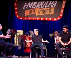 Grupo “Embrulha Pra Viagem”, desembarca em Curitiba com humor afiado e sucesso de público