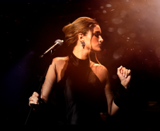 “Adele In Concert por Eduarda Xen” celebra a trajetória da artista britânica no Teatro Guaíra