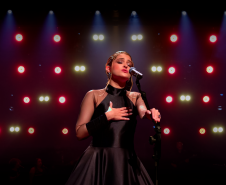 “Adele In Concert por Eduarda Xen” celebra a trajetória da artista britânica no Teatro Guaíra