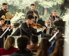 A série de concertos Mostly Mozart no Mon com a Orquestra Sinfônica do Paraná está de volta em 2026. A primeira apresentação será neste sábado(28) às 16h.