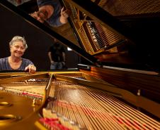 Montagem do novo piano da Orquestra Sinfônica do Paraná levou três dias para ficar concluído. Novo instrumento será apresetnado ao público em março.