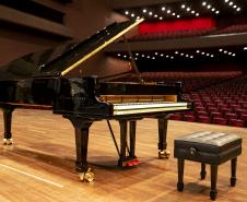 Montagem do novo piano da Orquestra Sinfônica do Paraná levou três dias para ficar concluído. Novo instrumento será apresetnado ao público em março. 