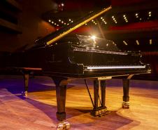 Novo piano Steinway & Sons marca aporte histórico em instrumentos musicais e inaugura temporada da Orquestra Sinfônica do Paraná