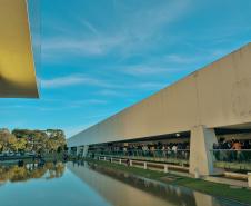 A série de concertos Mostly Mozart no Mon com a Orquestra Sinfônica do Paraná está de volta em 2026. A primeira apresentação será neste sábado(28) às 16h.