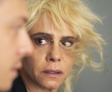 Malu Galli estrela “Mulher em Fuga”, espetáculo inspirado na obra de Édouard Louis, no Guairinha