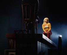 Malu Galli estrela “Mulher em Fuga”, espetáculo inspirado na obra de Édouard Louis, no Guairinha