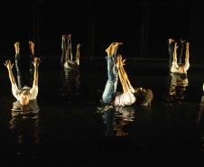  "A Boca Que Tudo Come Tem Fome": Histórias de cárcere e liberdade em espetáculo do Festival de Curitiba