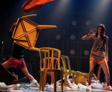 "Deriva" celebra os 18 anos da Súbita Companhia de Teatro no Teatro José Maria Santos