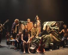 Grupo Galpão faz reflexão sobre o presente em “(Um) Ensaio Sobre a Cegueira” 