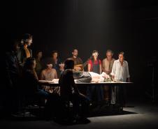 Grupo Galpão faz reflexão sobre o presente em “(Um) Ensaio Sobre a Cegueira” 