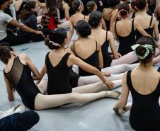 Escola de Dança Teatro Guaíra abre seleção para professores de dança clássica e contemporânea