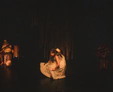 “Aos Companheiros de Estrada” retorna a Curitiba e transforma o sertão em travessia viva no palco do miniauditório do Guaíra