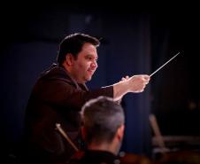 Orquestra Sinfônica do Paraná encanta crianças em concerto didático em Araucária