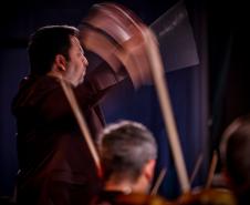 Orquestra Sinfônica do Paraná encanta crianças em concerto didático em Araucária