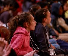 Orquestra Sinfônica do Paraná encanta crianças em concerto didático em Araucária