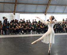 Escola de Dança Teatro Guaíra faz primeira apresentação de 2026 do projeto Guaíra para Todos.
