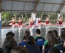 Escola de Dança Teatro Guaíra faz primeira apresentação de 2026 do projeto Guaíra para Todos.