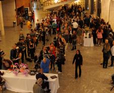 Lançamento de livro sobre os 40 anos da Orquestra reúne mais de 500 pessoas no Centro Cultural Teatro Guaíra