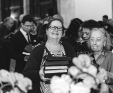 Lançamento de livro sobre os 40 anos da Orquestra reúne mais de 500 pessoas no Centro Cultural Teatro Guaíra