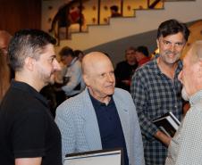 Lançamento de livro sobre os 40 anos da Orquestra reúne mais de 500 pessoas no Centro Cultural Teatro Guaíra