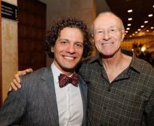 Lançamento de livro sobre os 40 anos da Orquestra reúne mais de 500 pessoas no Centro Cultural Teatro Guaíra