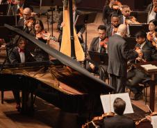 A Orquestra Sinfônica do Paraná em mais uma apresentação da Série Ouro traz ao palco do Guaírão o universo de Gershwin. 