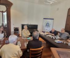 A entrega aconteceu na quarta-feira (06) durante o tradicional Café da Manhã dos Imortais e  os membros da academia acompanharam uma exposição sobre a obra pelo diretor artístico  do Centro Cultural Teatro Guaíra Áldice Lopes