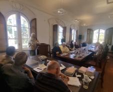 A entrega aconteceu na quarta-feira (06) durante o tradicional Café da Manhã dos Imortais e  os membros da academia acompanharam uma exposição sobre a obra pelo diretor artístico  do Centro Cultural Teatro Guaíra Áldice Lopes
