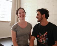 O trabalho de fisioterapia  é fundamental para performance de bailarinos do Teatro Guaíra.
