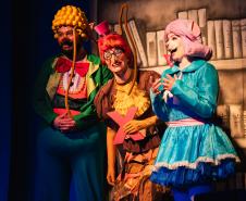 "EBA! A Extraordinária Biblioteca de Alexandria" da Alameda Cia. Teatral celebra o universo da literatura