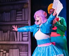 "EBA! A Extraordinária Biblioteca de Alexandria" da Alameda Cia. Teatral celebra o universo da literatura