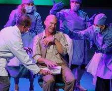 “Gregor” encerra temporada com sessões cheias no Teatro José Maria Santos