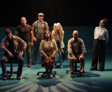“Gregor” encerra temporada com sessões cheias no Teatro José Maria Santos