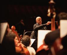 Projeto grandioso: concerto dos 41 anos da OSP mobiliza 230 artistas e crianças no Guairão 