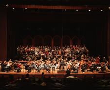 Projeto grandioso: concerto dos 41 anos da OSP mobiliza 230 artistas e crianças no Guairão 