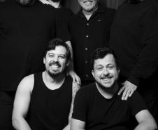 Grupo Delírio volta ao palco do Guairinha com o espetáculo "Kafka – Entre Portas que Nunca Abrem"