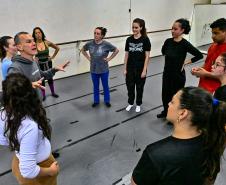 Teatro Guaíra oferece curso gratuito de técnicas corporais para artistas do movimento