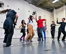 Teatro Guaíra oferece curso gratuito de técnicas corporais para artistas do movimento