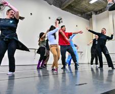Teatro Guaíra oferece curso gratuito de técnicas corporais para artistas do movimento